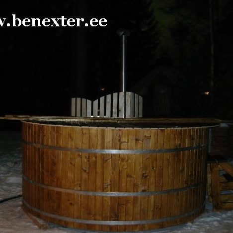 Badefass mit Kiefernteer